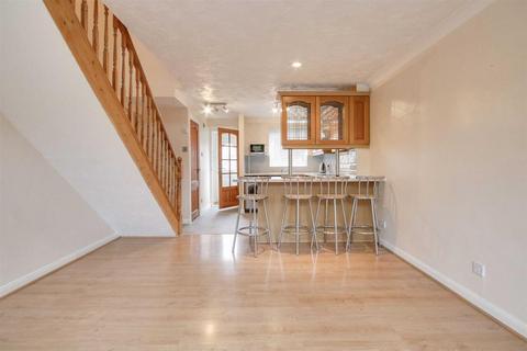 4 bedroom semi-detached house to rent, Kingfisher Way, Alwoodley, Leeds