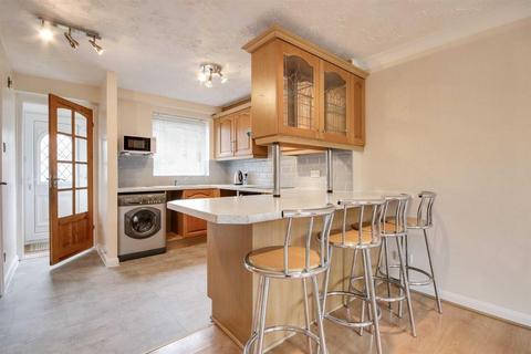 4 bedroom semi-detached house to rent, Kingfisher Way, Alwoodley, Leeds