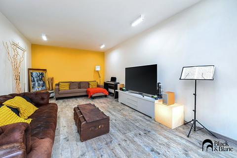 3 bedroom semi-detached house for sale, Addington Road, West Wickham, BR4