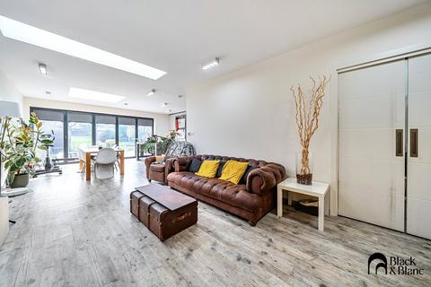 3 bedroom semi-detached house for sale, Addington Road, West Wickham, BR4