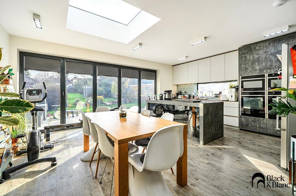 Dining/Kitchen