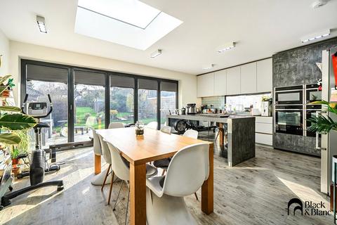 3 bedroom semi-detached house for sale, Addington Road, West Wickham, BR4