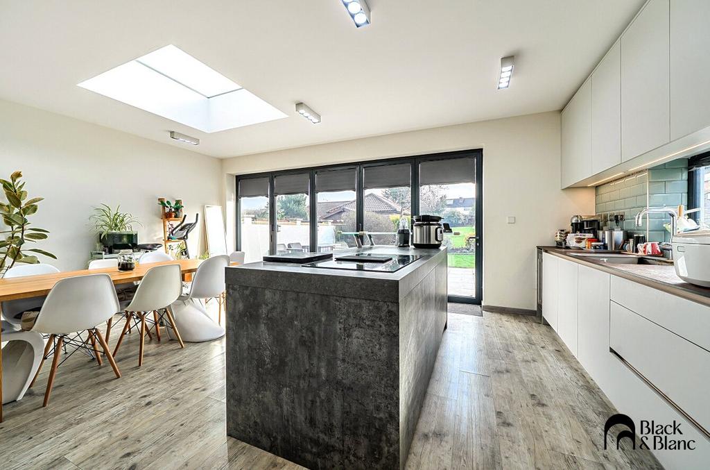 Dining/Kitchen