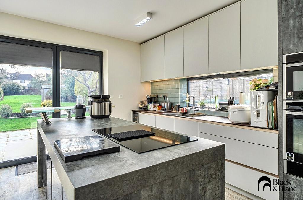 Dining/Kitchen