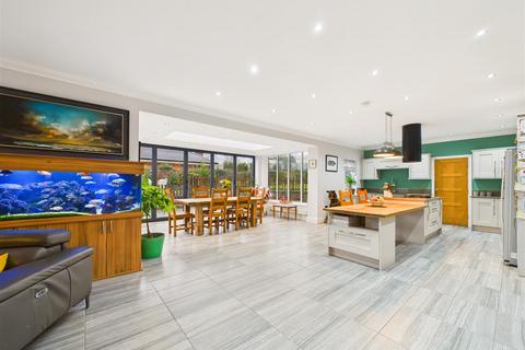 5 bedroom detached house for sale, Beverley Road, South Cave