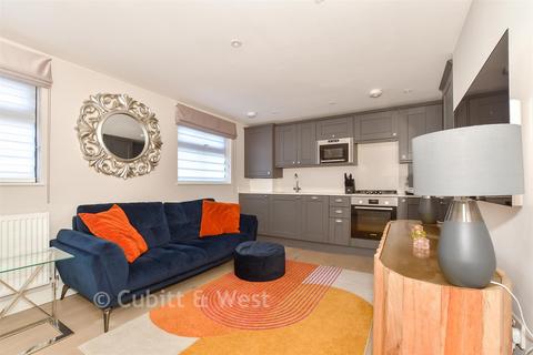 1 bedroom ground floor flat for sale, Station Road, Dorking, Surrey