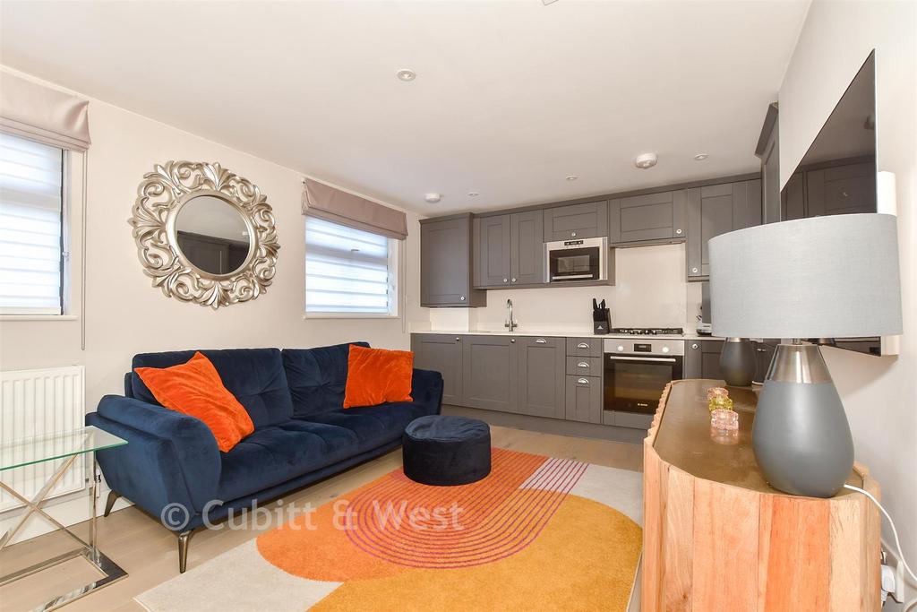 Lounge/Kitchen
