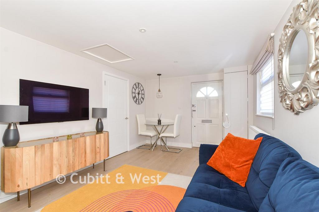 Lounge/Kitchen