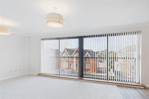 2 bedroom flat to rent, Western Road GL50 3RH