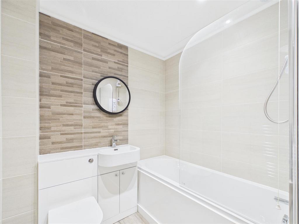 Bathroom 1.jpg