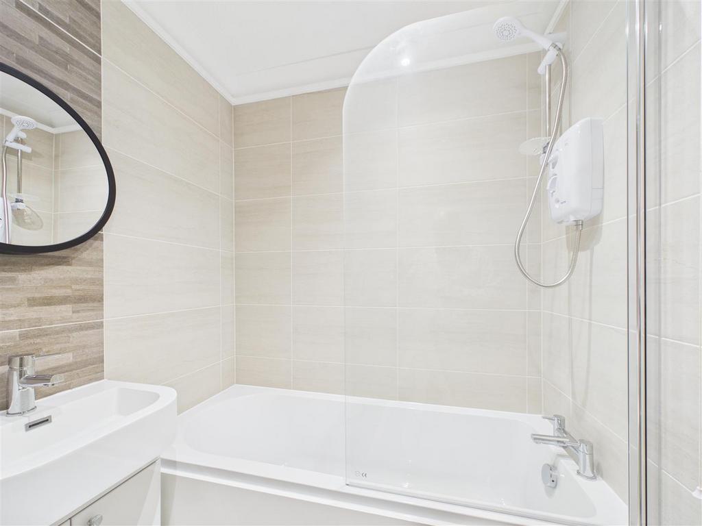 Bathroom 2.jpg