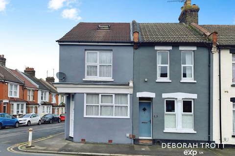 2 bedroom terraced house for sale, Queen Street, Rochester ME1