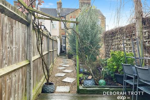 2 bedroom terraced house for sale, Queen Street, Rochester ME1