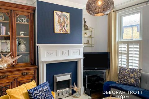 2 bedroom terraced house for sale, Queen Street, Rochester ME1