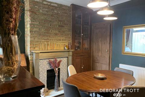 2 bedroom terraced house for sale, Queen Street, Rochester ME1