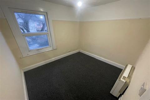 2 bedroom flat to rent, Gordon Road, Southend on Sea