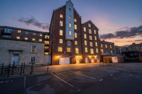 undefined, Commercial Road, Gloucester GL1