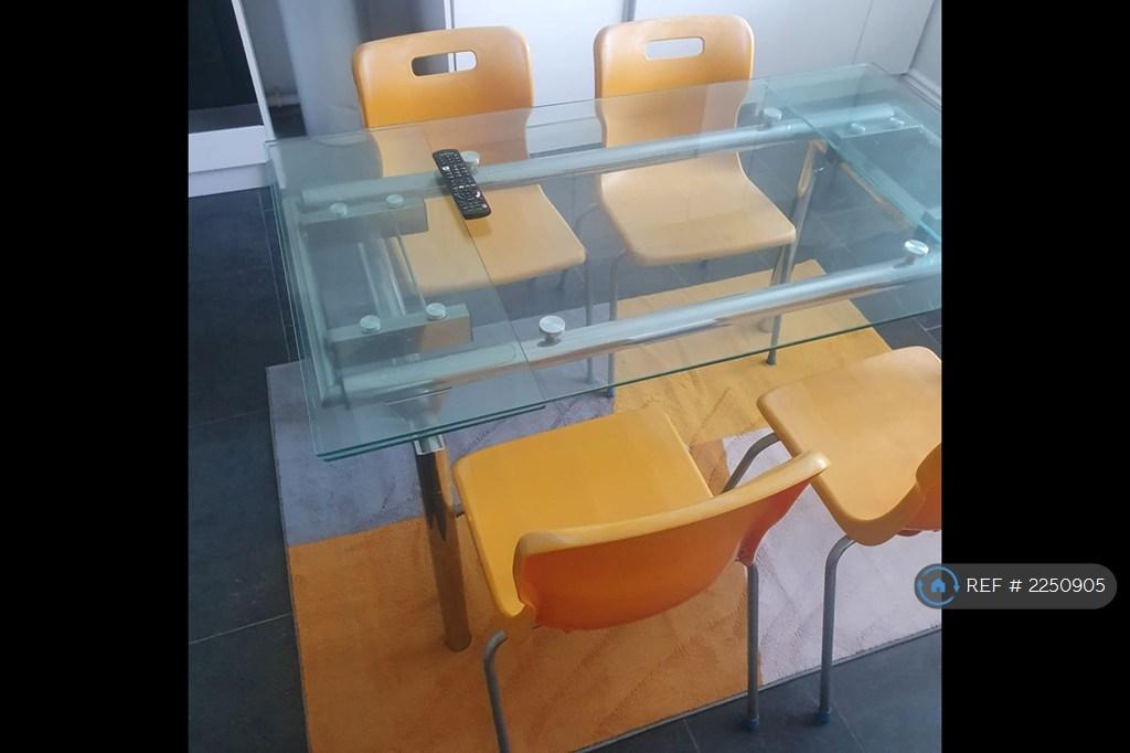 Dinning Table With New Carpet And Chairs