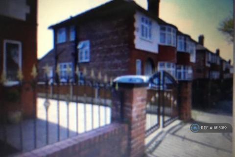 1 bedroom in a house share to rent, Coleridge Road, Manchester, M16