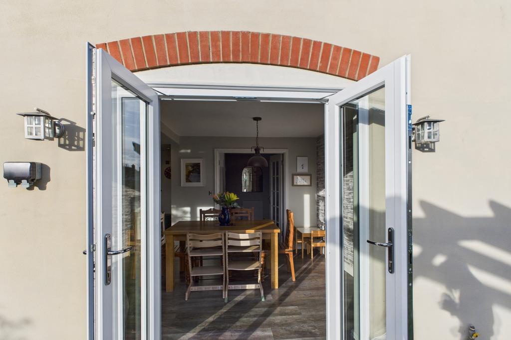 Bringing the outside in with the freeflow from din