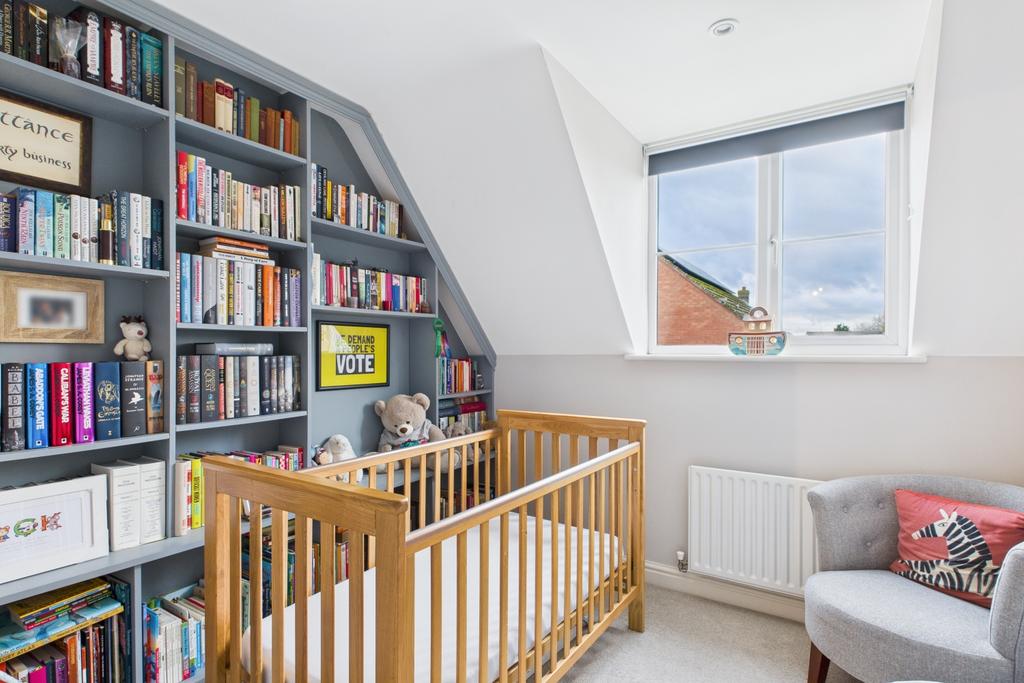 Well-proportioned bedroom with built in storage an