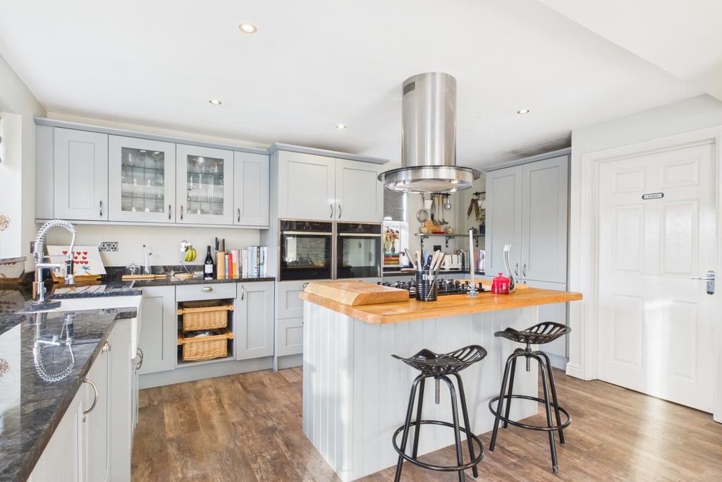 Elegant and timeless kitchen for hosting or coffee