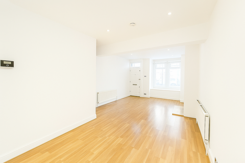 2 bedroom terraced house to rent, Ross Street, Rochester