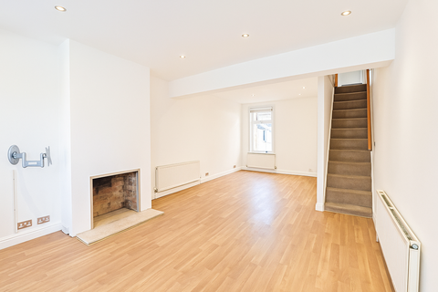 2 bedroom terraced house to rent, Ross Street, Rochester
