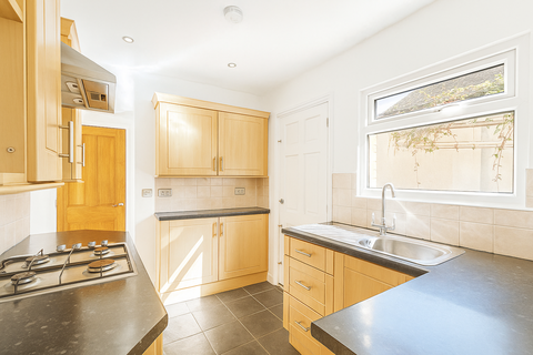 2 bedroom terraced house to rent, Ross Street, Rochester