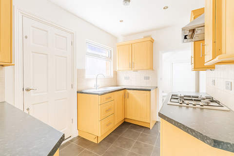 2 bedroom terraced house to rent, Ross Street, Rochester