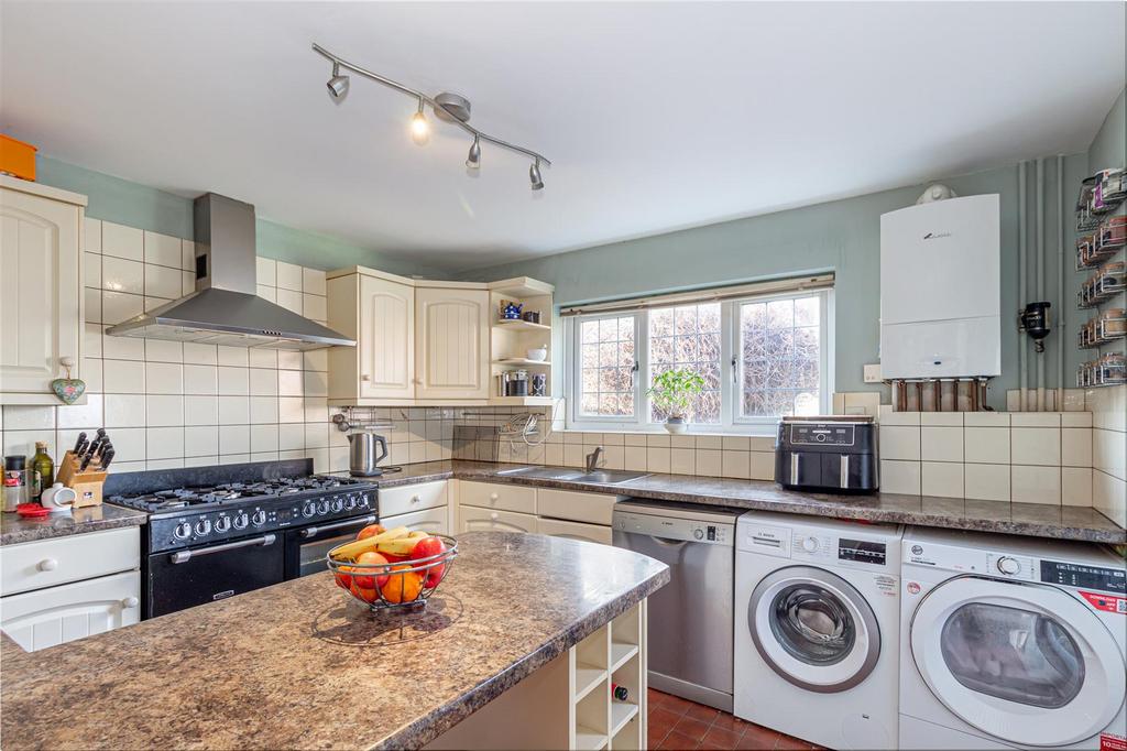  Kitchen-5.jpg
