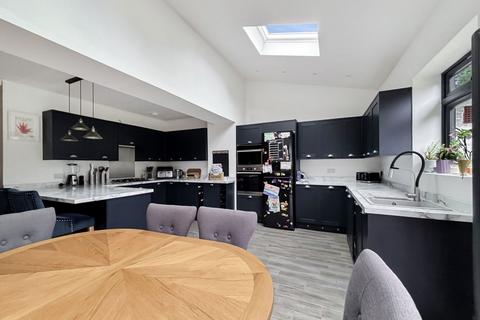 3 bedroom terraced house for sale, Hatch Gardens, Tadworth KT20