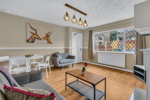 3 bedroom terraced house to rent, Gloucester Rd CR0