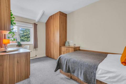 3 bedroom terraced house to rent, Gloucester Rd CR0