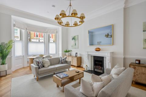 3 bedroom apartment for sale, Roland Gardens, South Kensington SW7