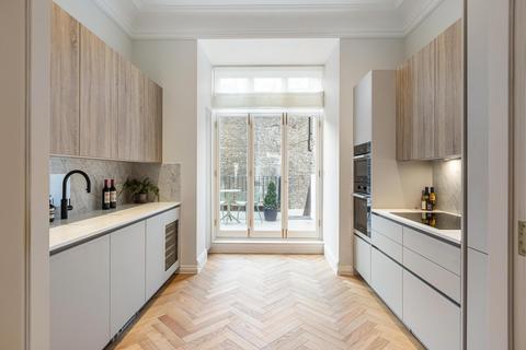 3 bedroom apartment for sale, Roland Gardens, South Kensington SW7