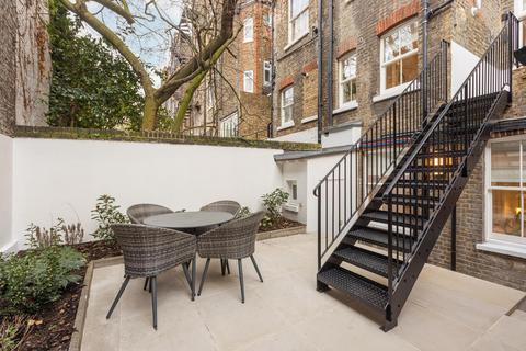 3 bedroom apartment for sale, Roland Gardens, South Kensington SW7