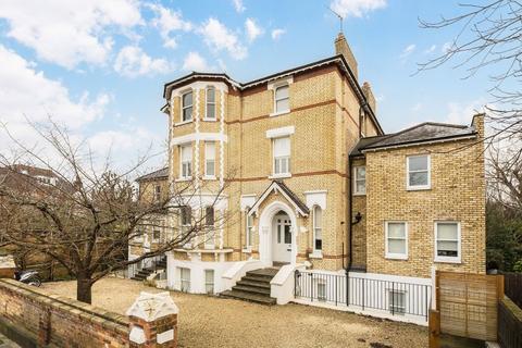 2 bedroom flat to rent, Colinette Road, London SW15