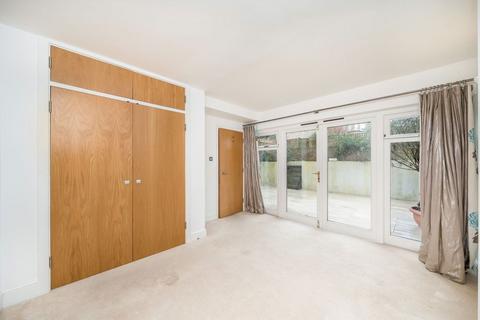 2 bedroom flat to rent, Colinette Road, London SW15