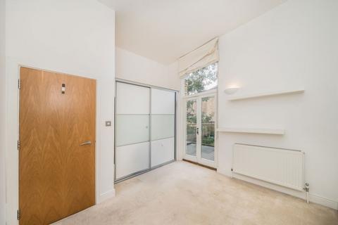 2 bedroom flat to rent, Colinette Road, London SW15