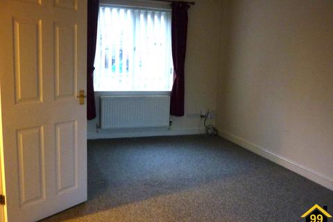 2 bedroom semi-detached house to rent, Hill Vue Gardens, Newark, Nottinghamshire, NG24