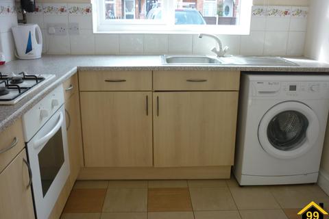 2 bedroom semi-detached house to rent, Hill Vue Gardens, Newark, Nottinghamshire, NG24