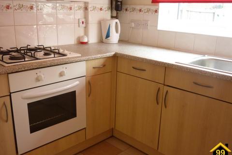 2 bedroom semi-detached house to rent, Hill Vue Gardens, Newark, Nottinghamshire, NG24