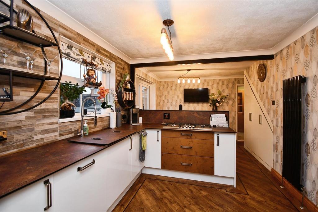 Open plan kitchen / dining room