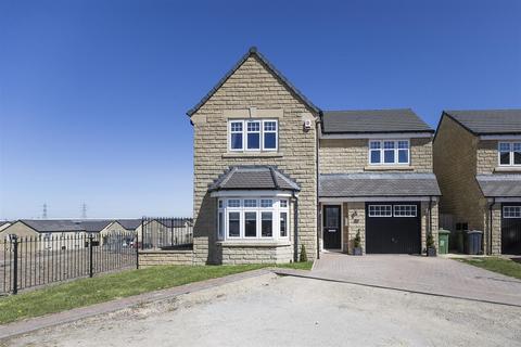 4 bedroom detached house for sale, Pavilion View, Huddersfield HD3
