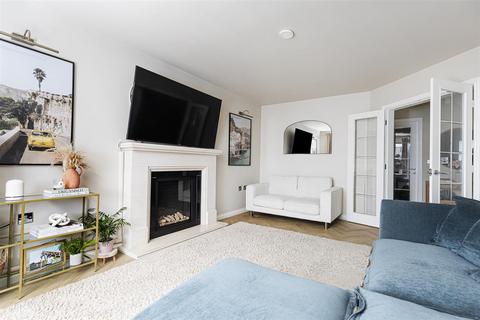 4 bedroom detached house for sale, Pavilion View, Huddersfield HD3
