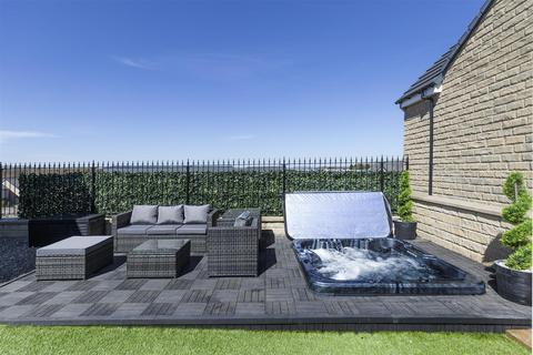 4 bedroom detached house for sale, Pavilion View, Huddersfield HD3