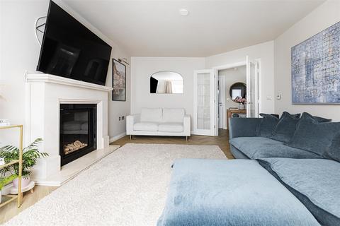 4 bedroom detached house for sale, Pavilion View, Huddersfield HD3