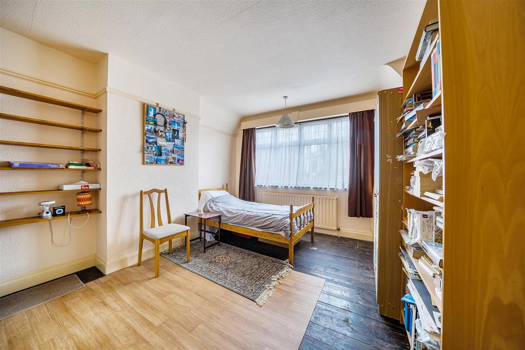 Bedroom 1.jpg