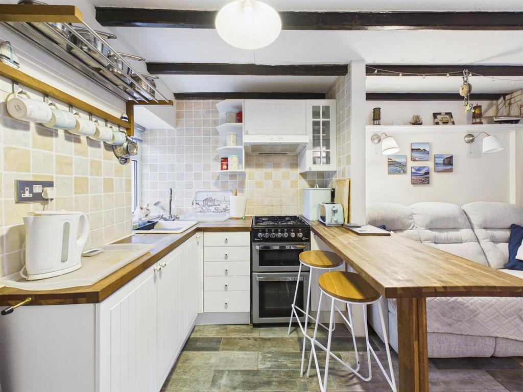 Kitchen: